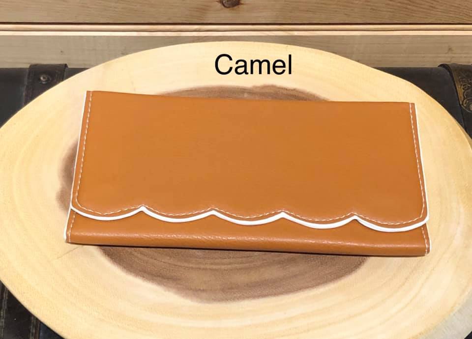 Scallop Wallet - Camel