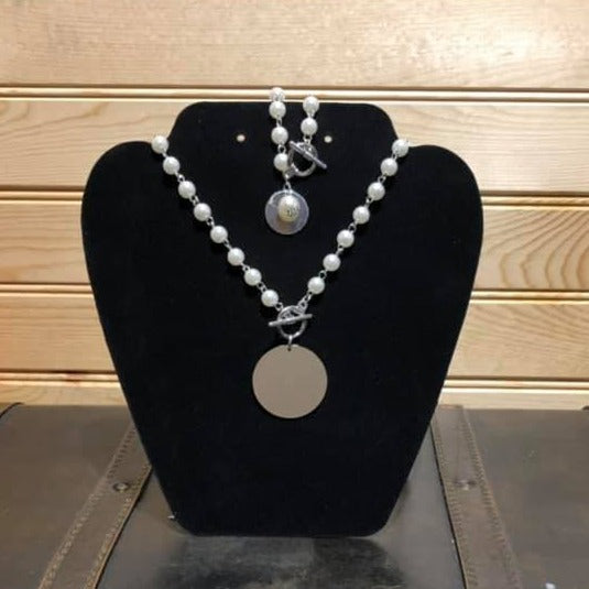 Pearl necklace with Front Bar Closure