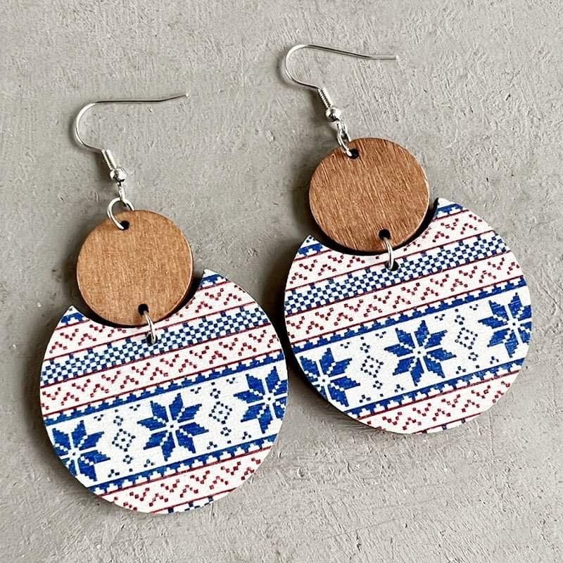 Wood Disc with Blue Snowflake Sweater Pattern