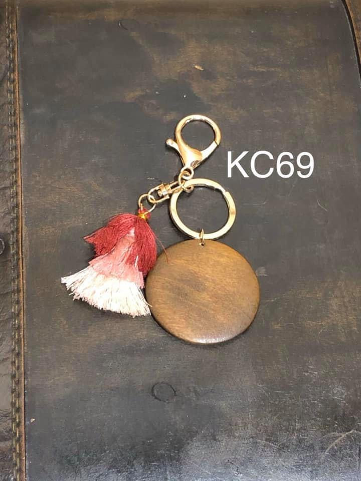 Wood Disc with Triple Tassel keyring - Rust / Mauve / Blush