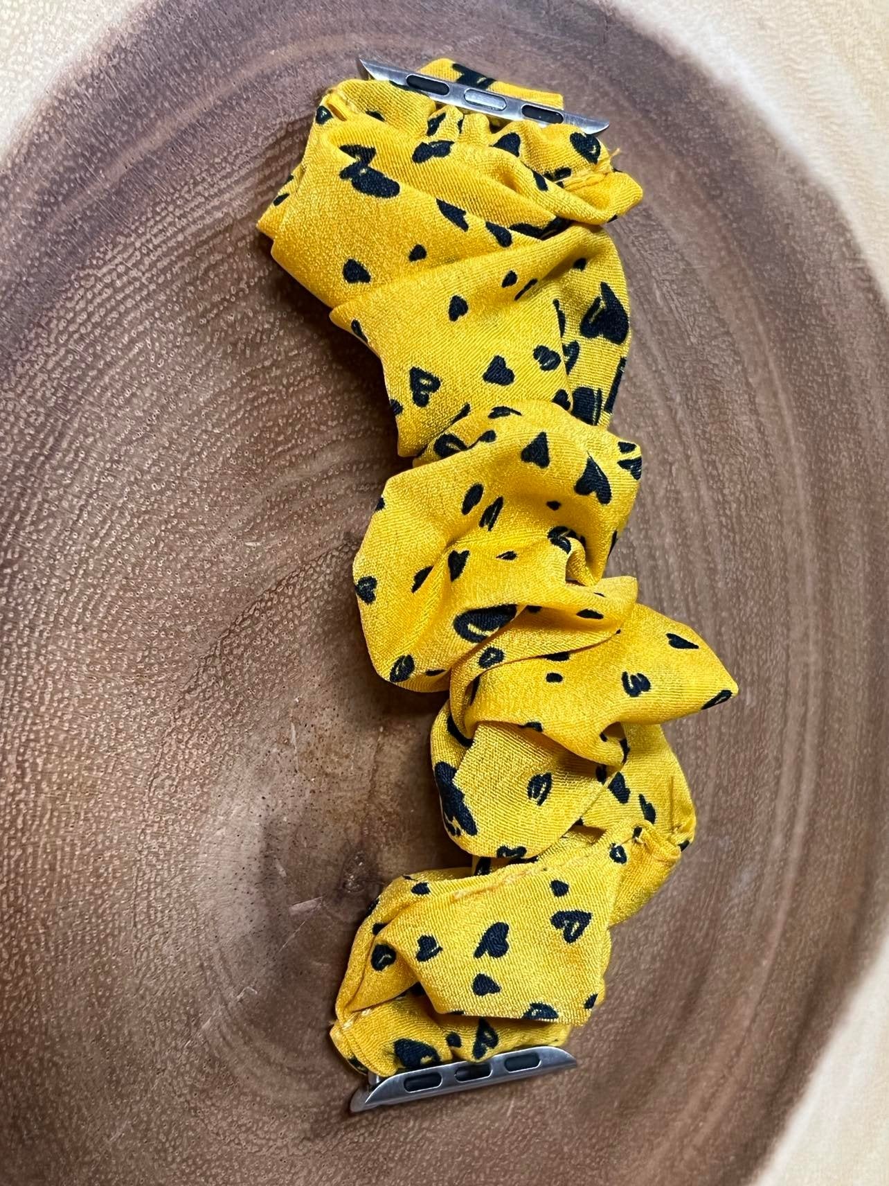 Scrunch Band for Apple iWatch - Hearts on Gold - 42/44 mm