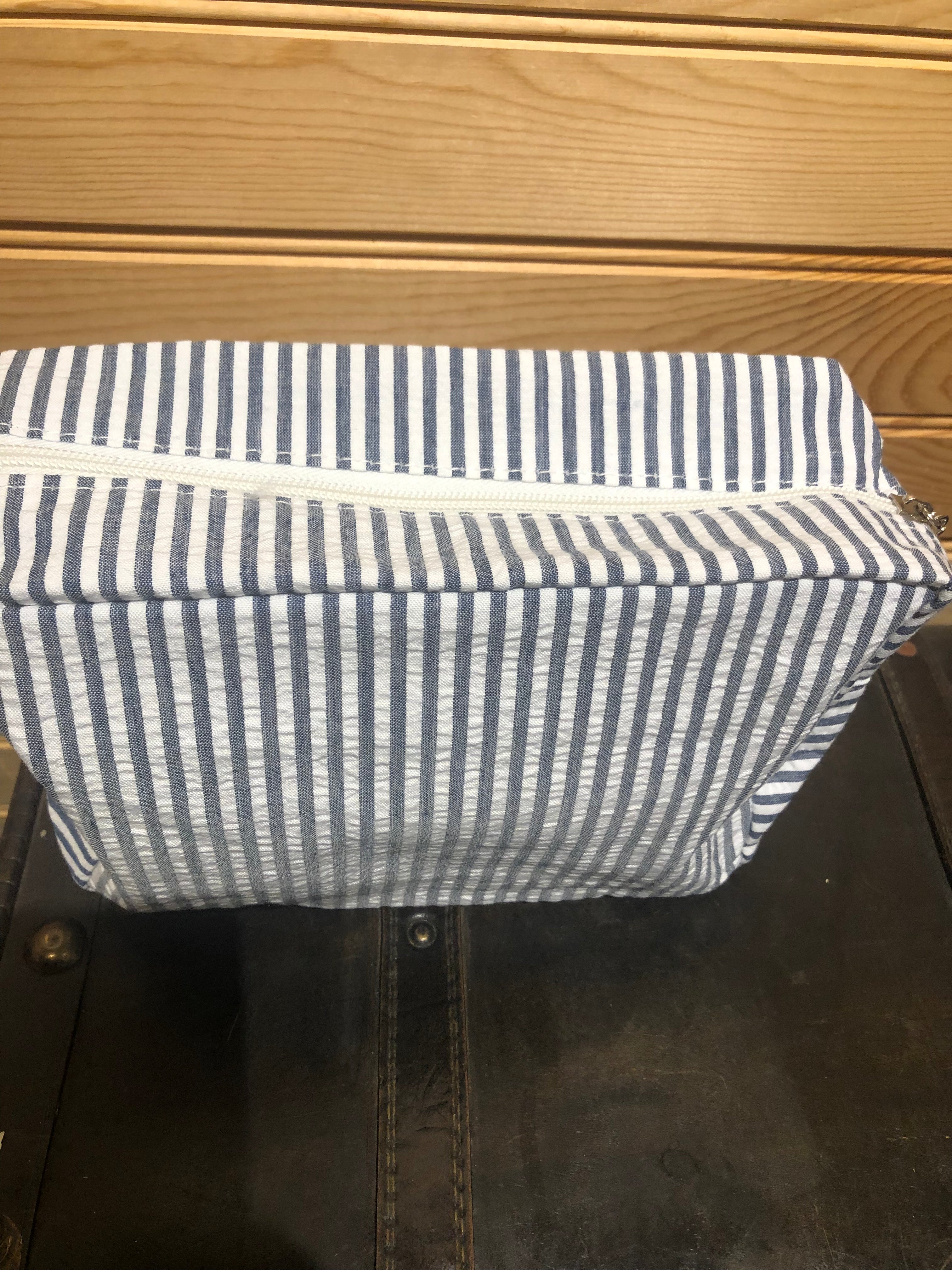 Seersucker Makeup Bag - Navy match Overnight bag