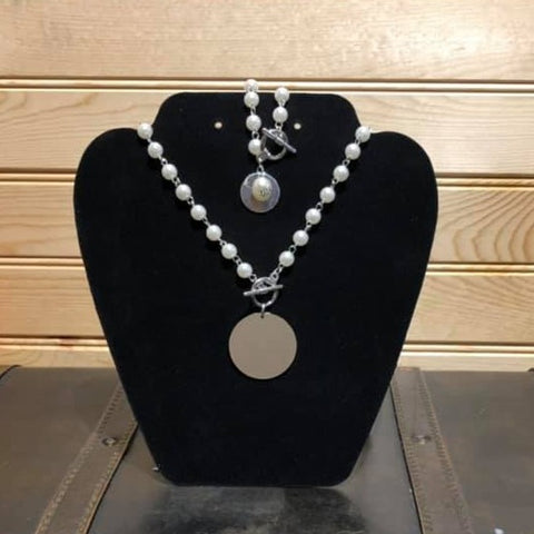 Pearl necklace with Front Bar Closure