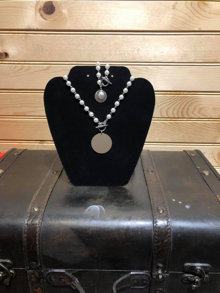 Pearl bracelet with Front Bar Closure