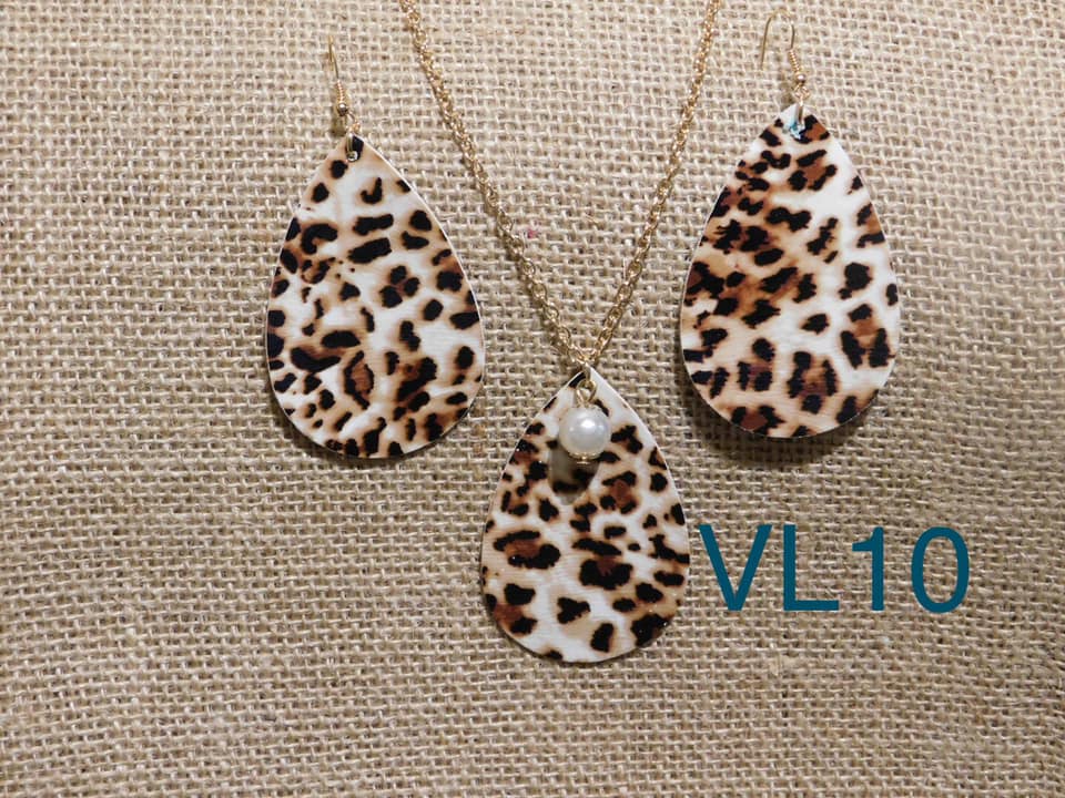 Vegan Leather Tear Drop Necklace - VL10